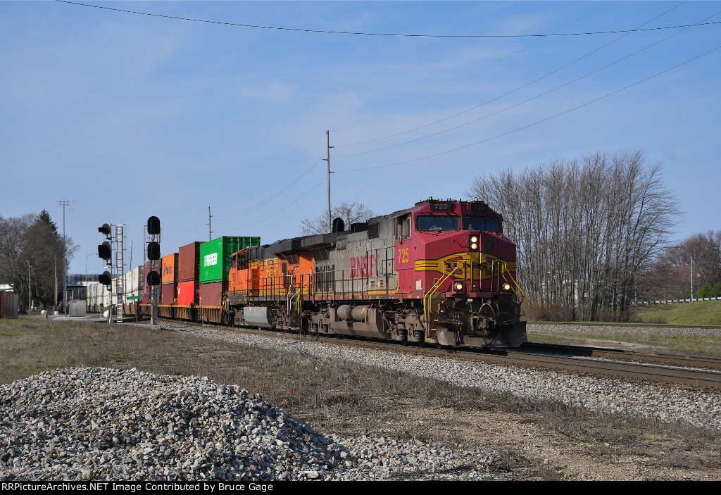 BNSF 725